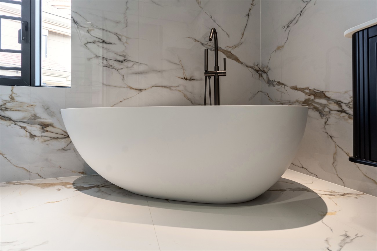 嘉和城依云湾800平现代轻奢卫生间装修完工实景图