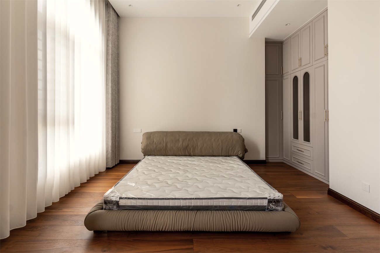 嘉和城依云湾800平现代轻奢卧室装修完工实景图