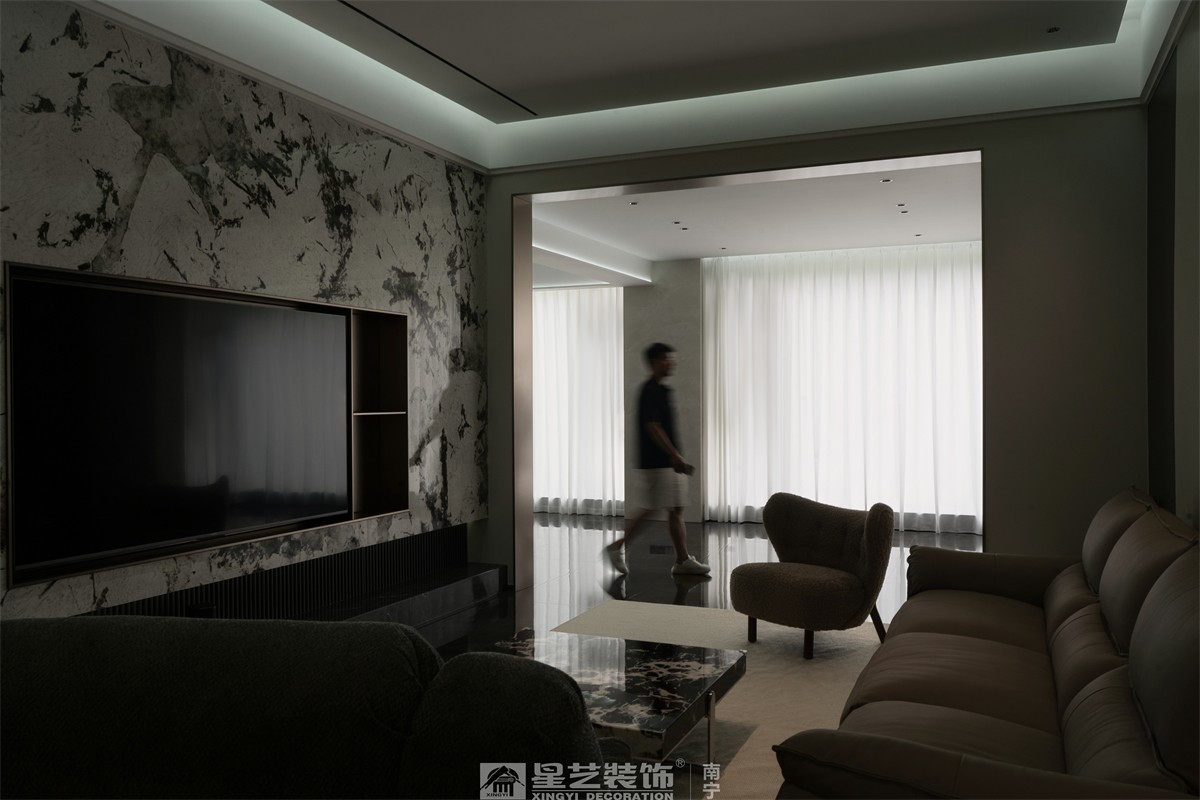 保利君悦湾200平轻奢客厅装修完工实景图