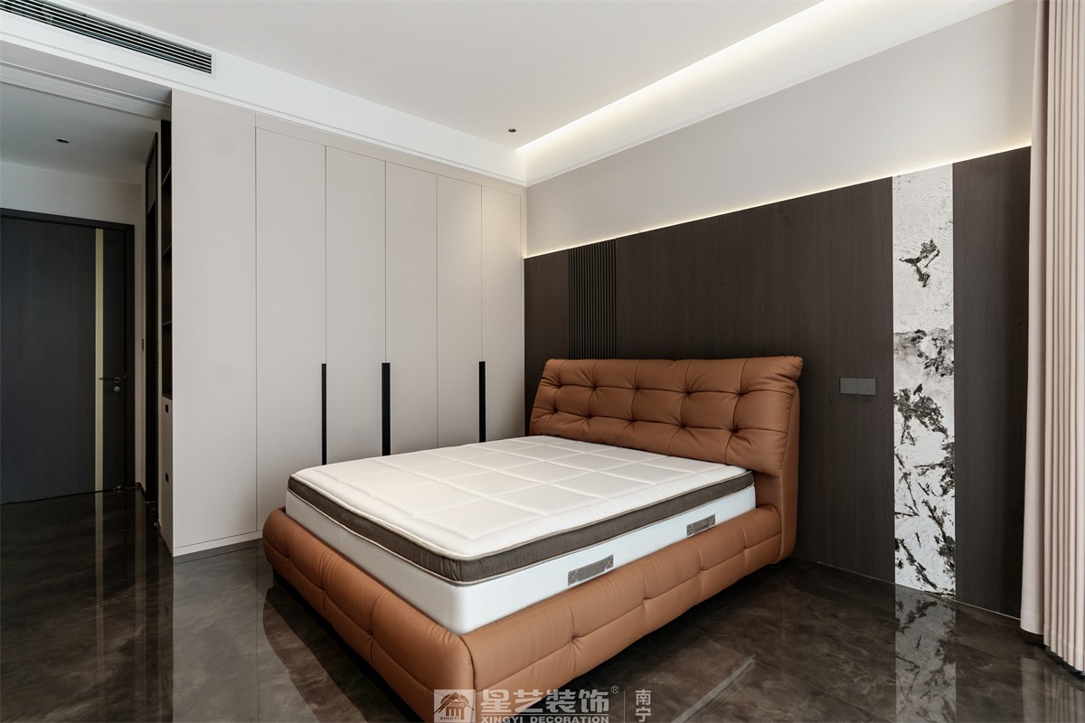 保利君悦湾200平轻奢卧室装修完工实景图
