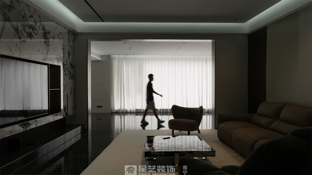 保利君悦湾200平轻奢客厅装修完工实景图