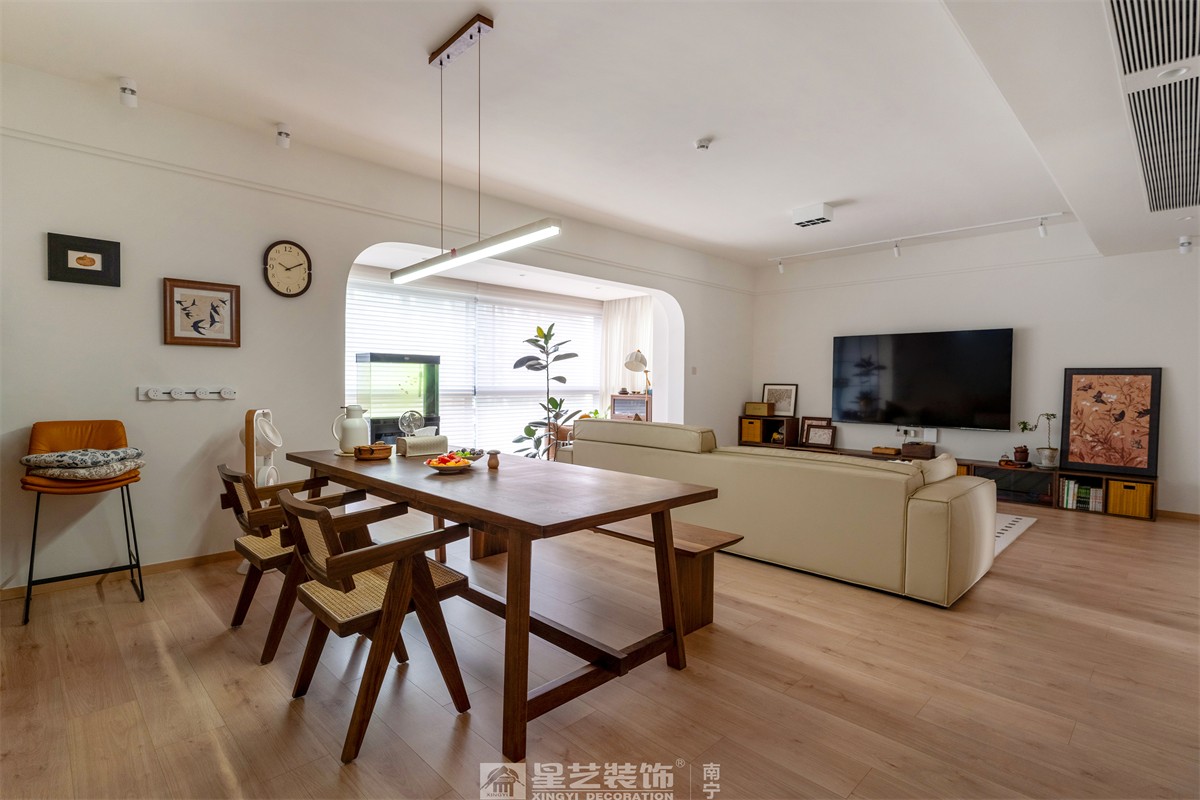 金科博翠山180平中古风装修客厅完工实景图