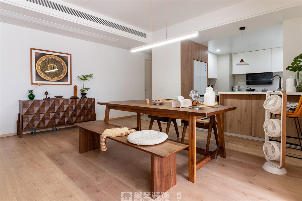 金科博翠山180平中古风装修餐厅完工实景图