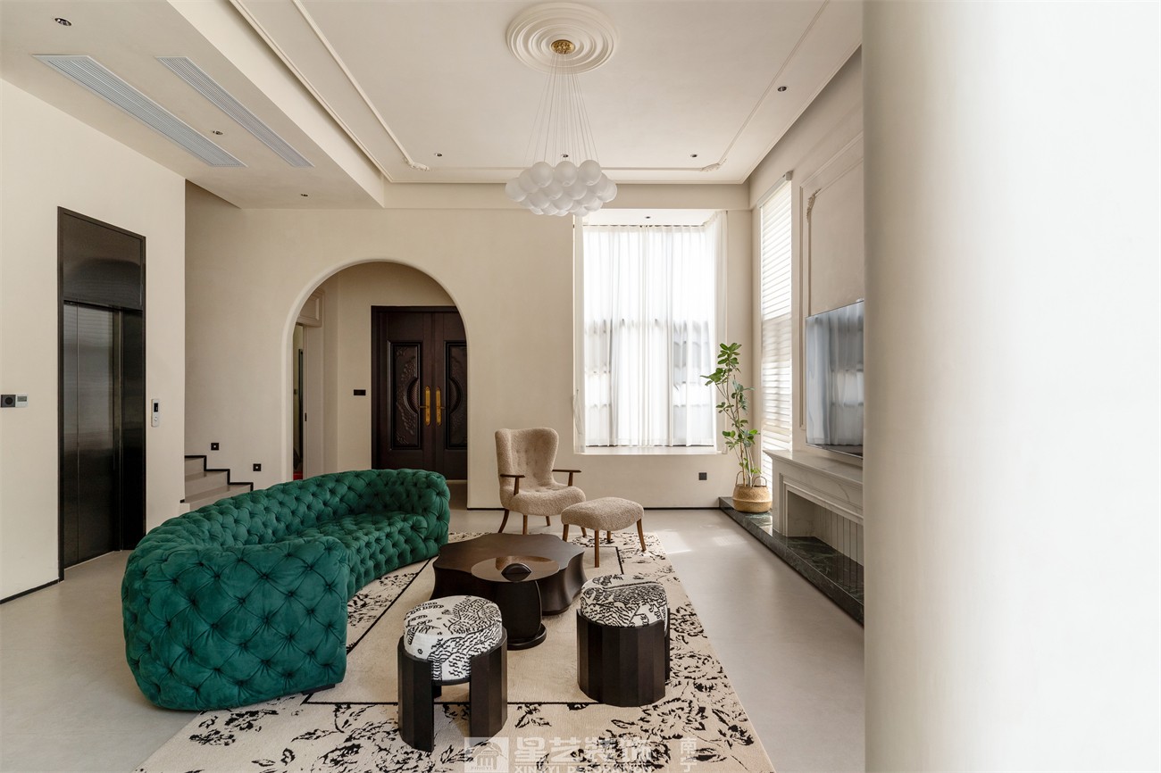 盛世江山300平中古风客厅装修完工实景图