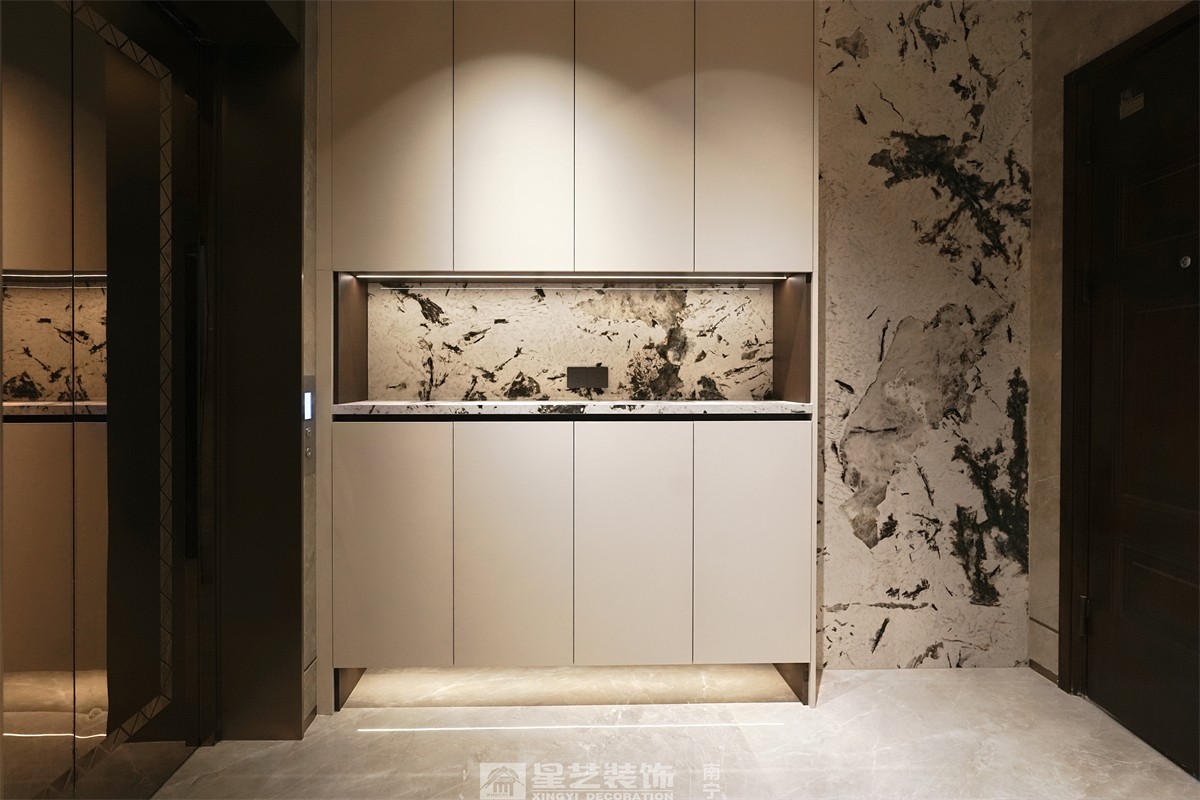 保利君悦湾200平轻奢入户装修完工实景图