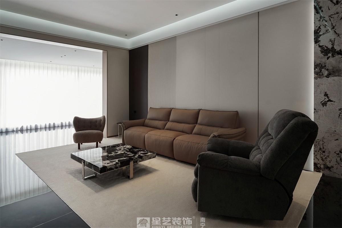 保利君悦湾200平轻奢客厅装修完工实景图