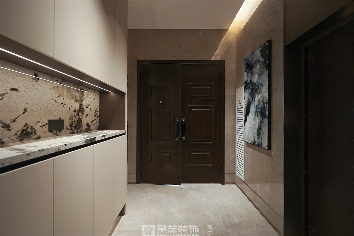 保利君悦湾200平轻奢入户装修完工实景图