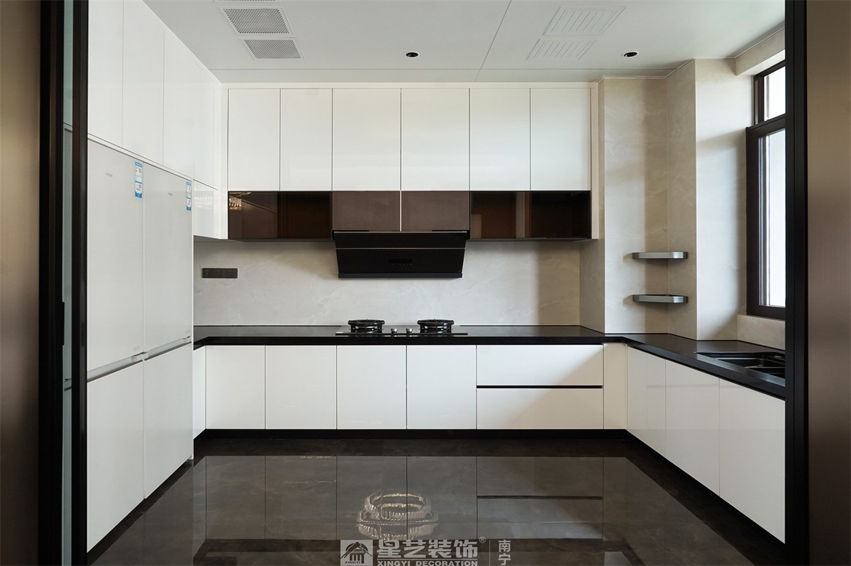保利君悦湾200平轻奢厨房装修完工实景图