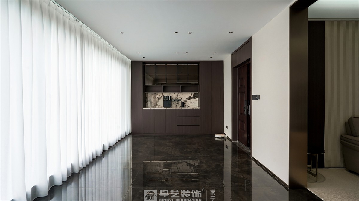 保利君悦湾200平轻奢阳台装修完工实景图