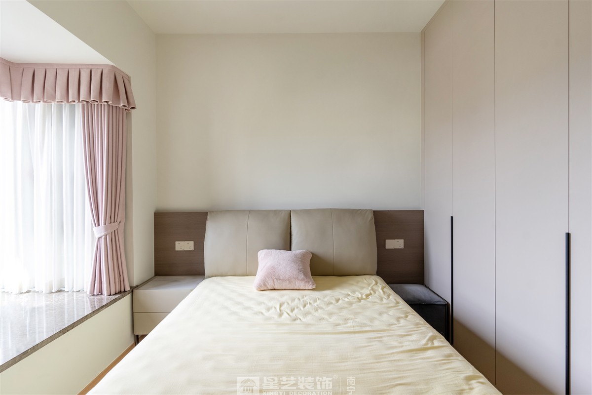 金科博翠山180平中古风装修卧室完工实景图