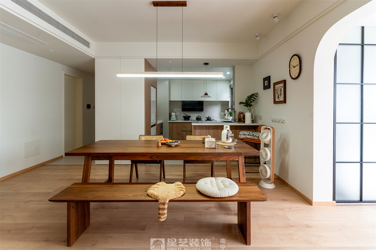 金科博翠山180平中古风装修餐厅完工实景图