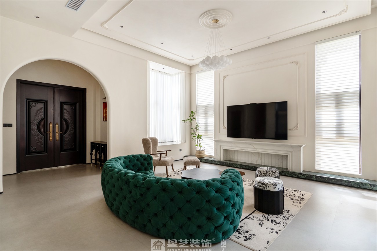 盛世江山300平中古风客厅装修完工实景图