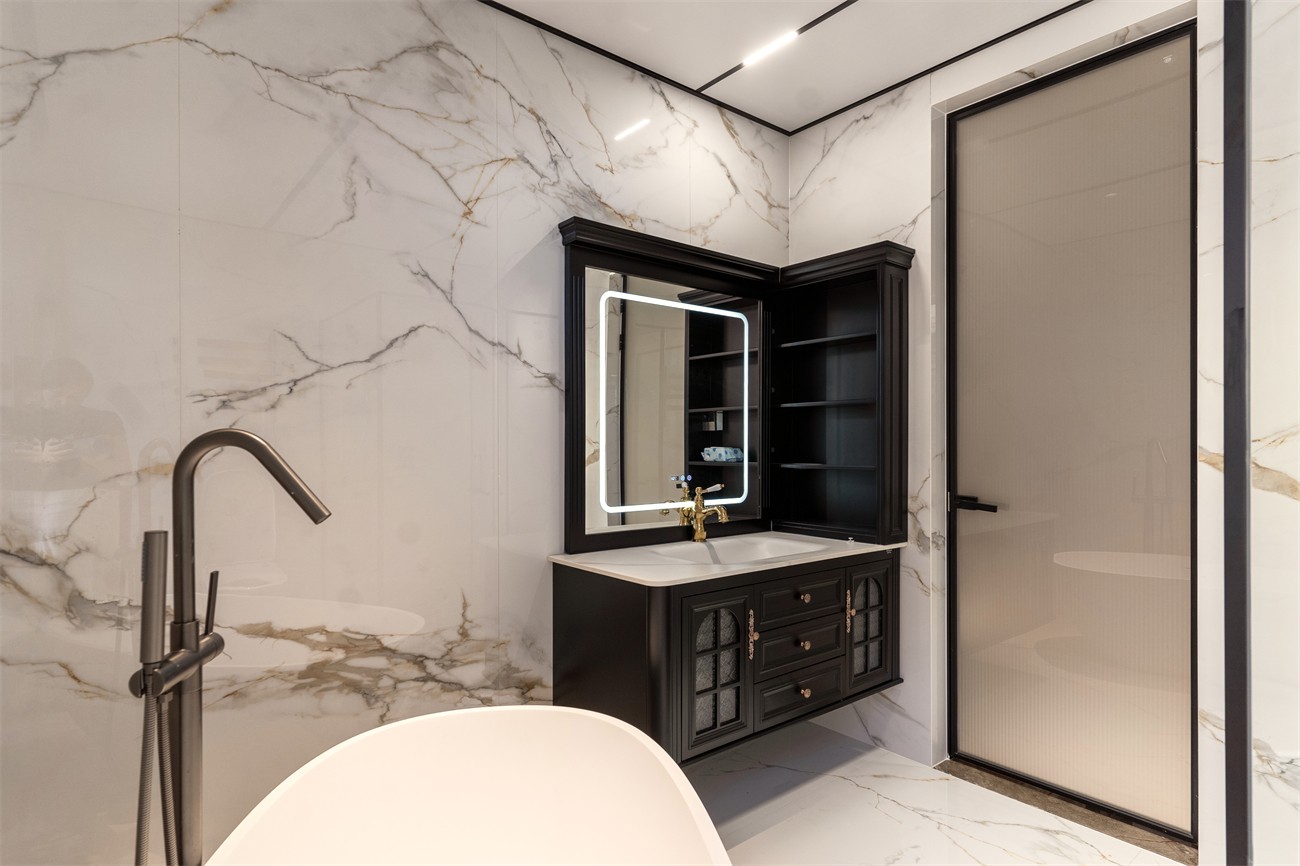 嘉和城依云湾800平现代轻奢卫生间装修完工实景图