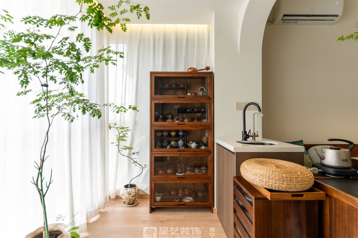 金科博翠山180平中古风装修阳台完工实景图