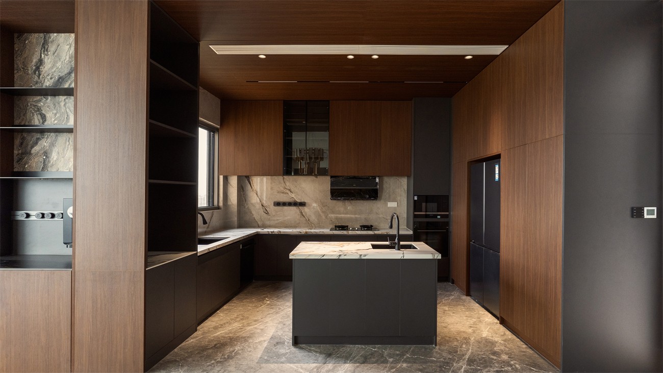 嘉和城依云湾800平现代轻奢厨房装修完工实景图