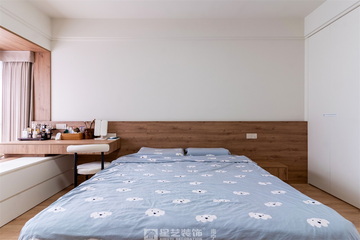 金科博翠山180平中古风装修卧室完工实景图