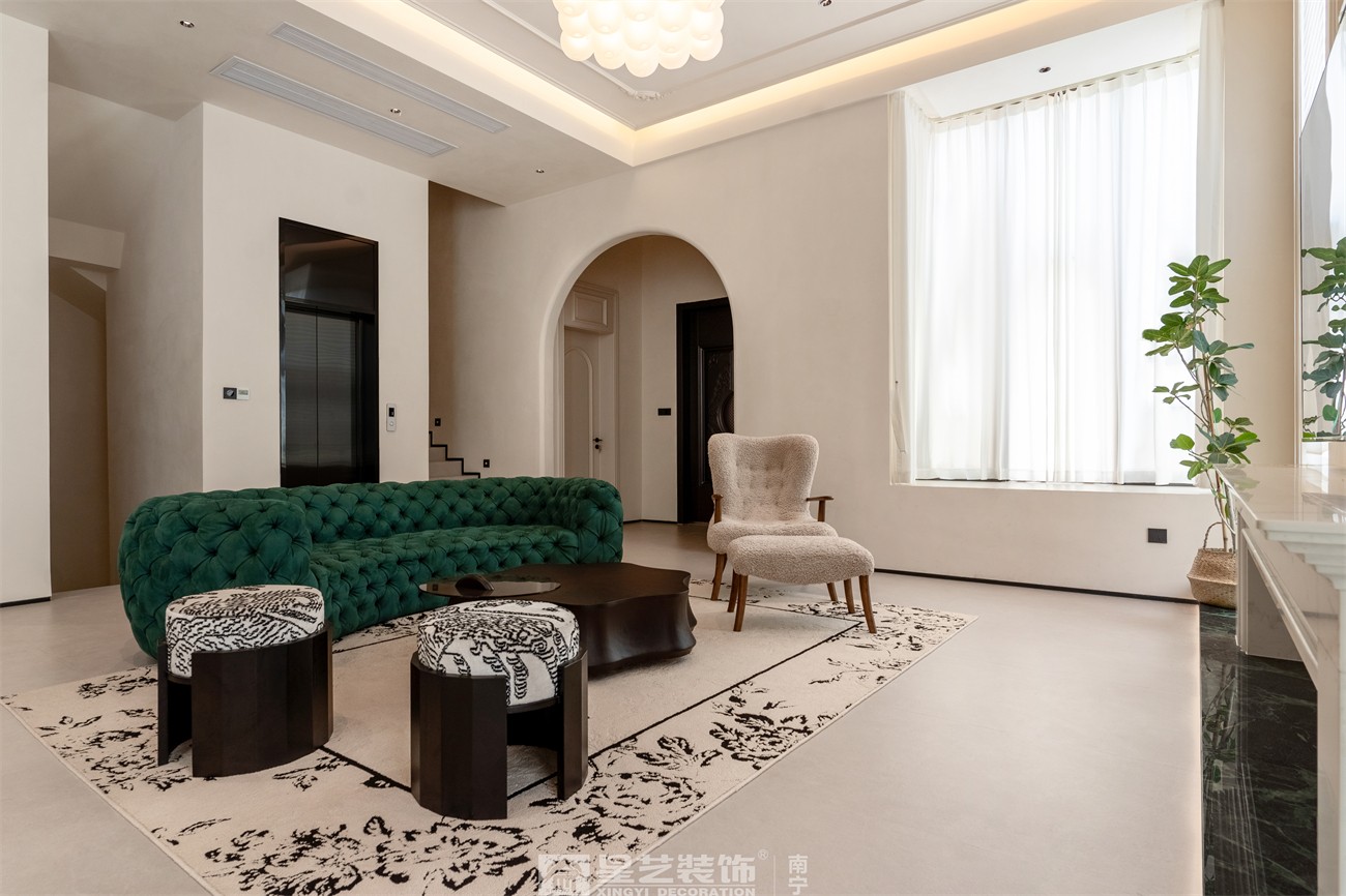 盛世江山300平中古风客厅装修完工实景图