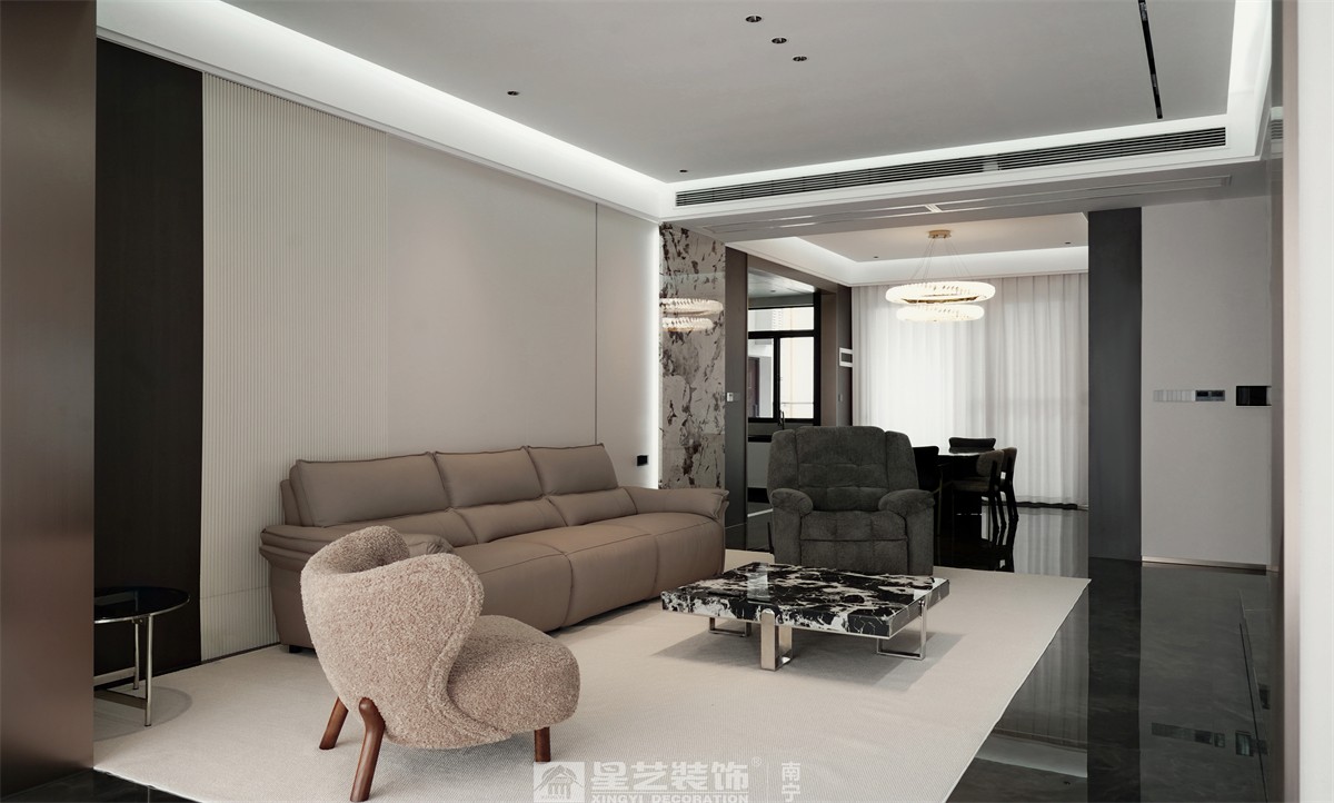 保利君悦湾200平轻奢客厅装修完工实景图