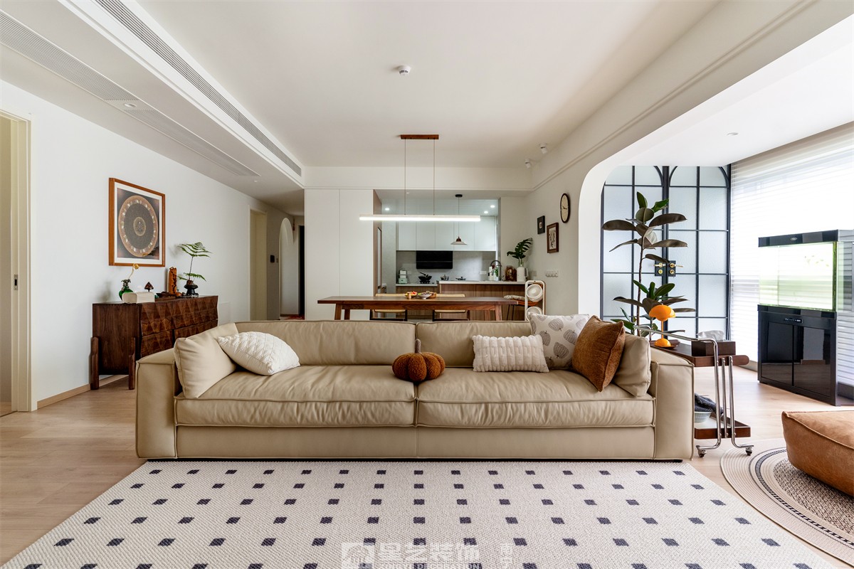 金科博翠山180平中古风装修客厅完工实景图