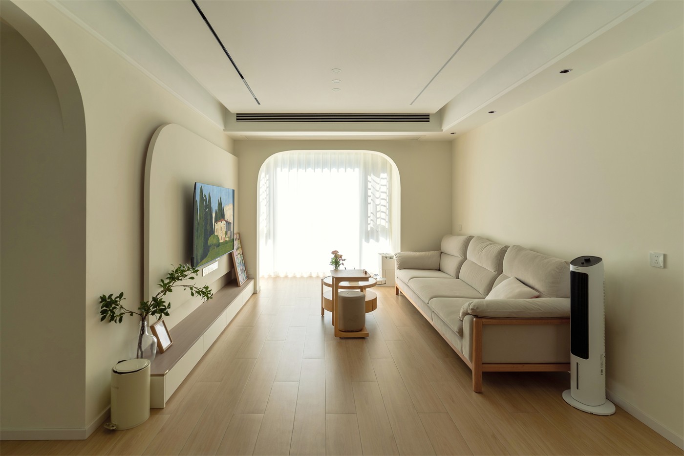 保利领秀广场75平奶油风客厅装修实景图