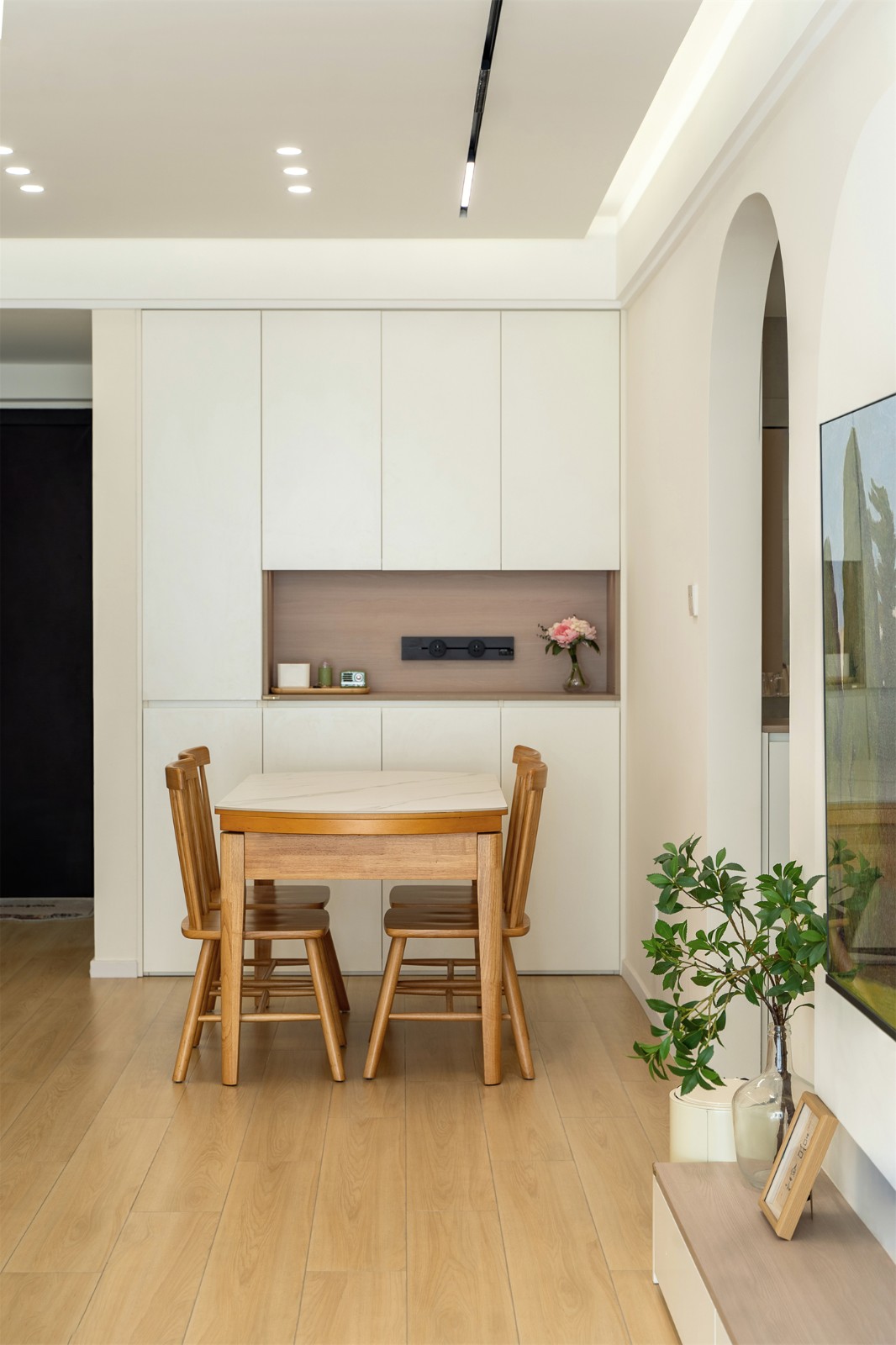 保利领秀广场75平奶油风餐厅装修实景图