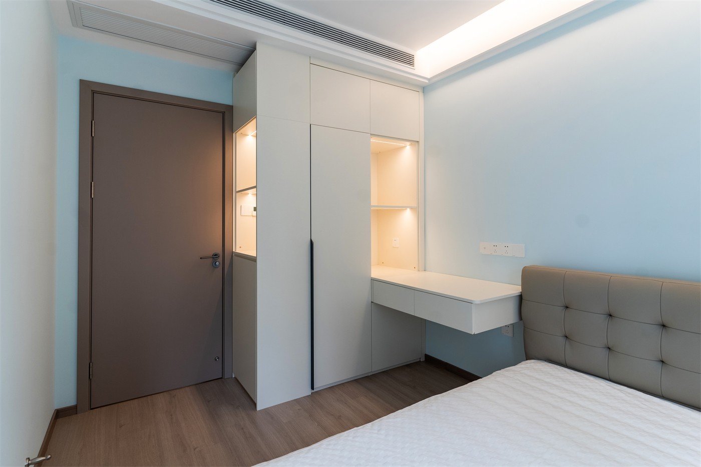 保利天悦台143平现代风格卧室装修实景图