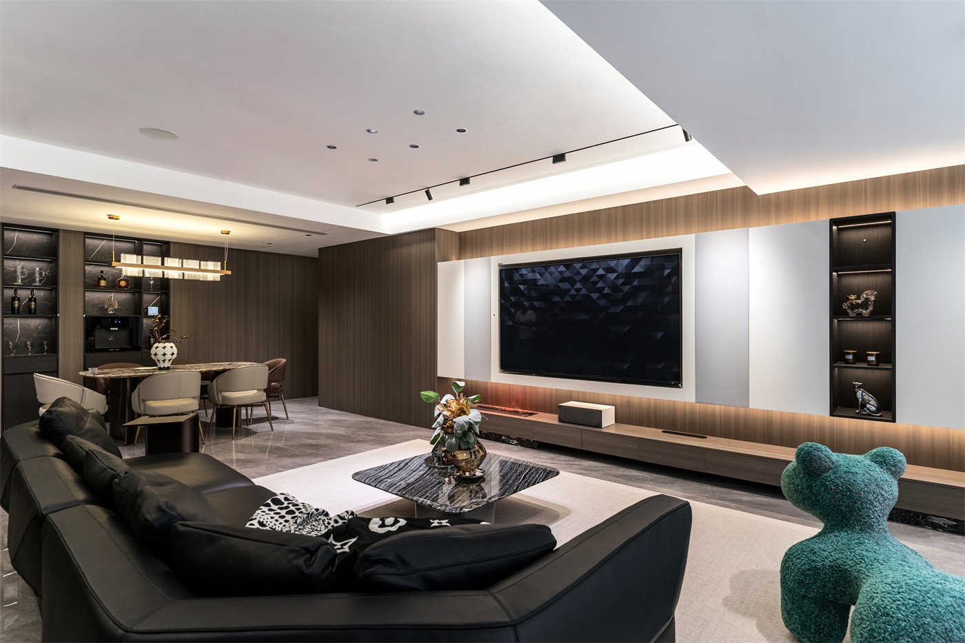 保利冠江墅143平意式轻奢客厅装修完工实景图