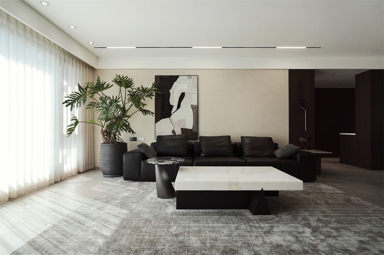 中海湖上景明意式轻奢137平客厅装修实景图