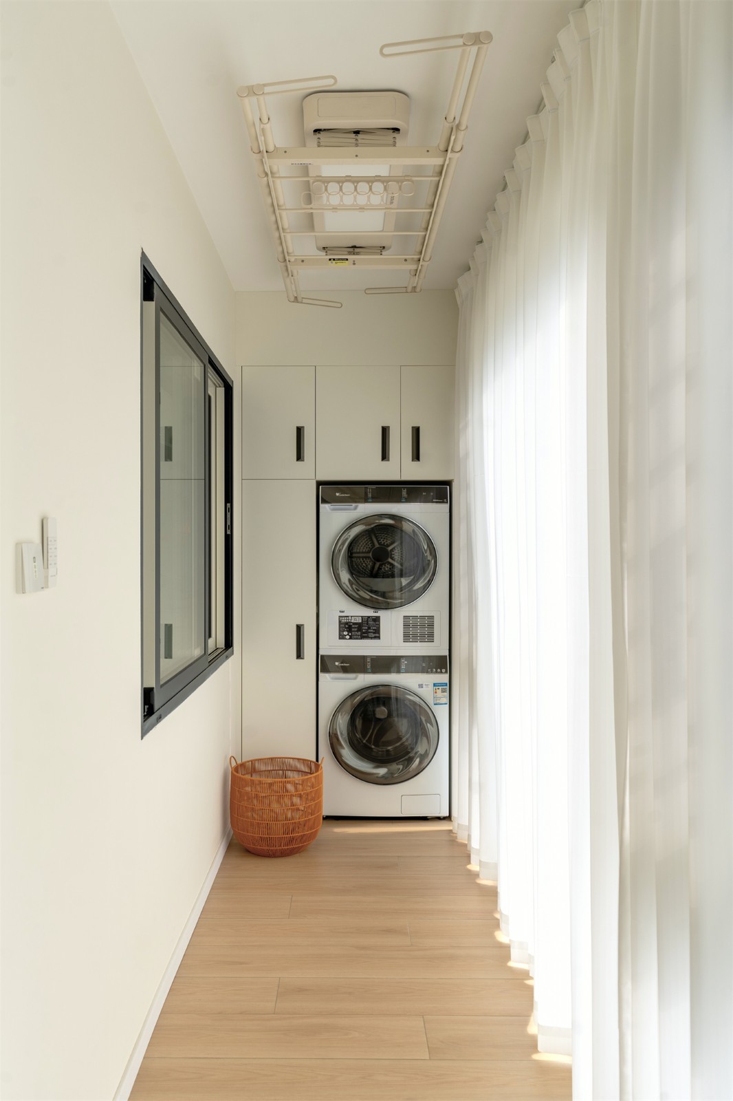 保利领秀广场75平奶油风阳台装修实景图