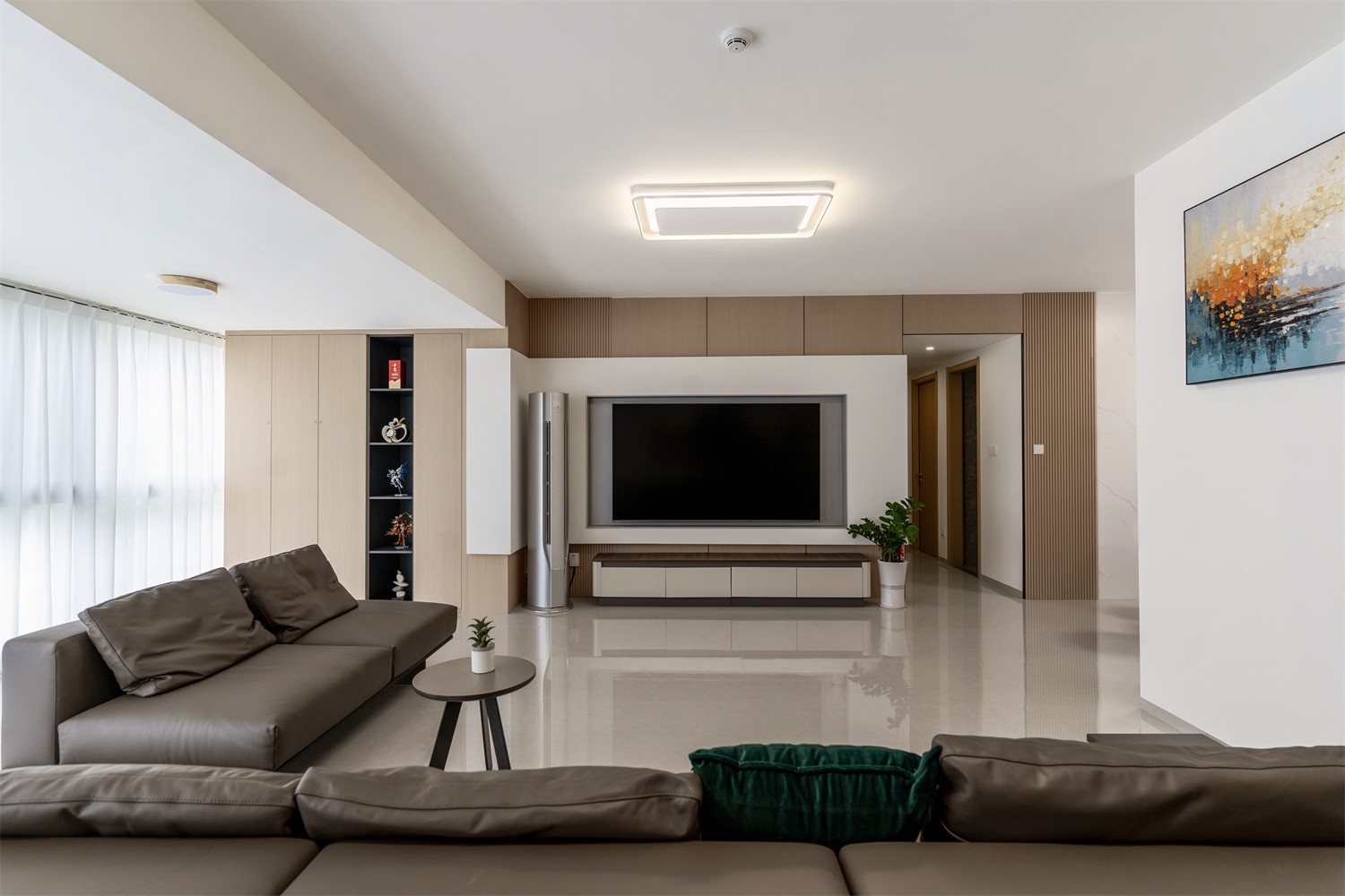 上水湾155平现代风格客厅装修实景图