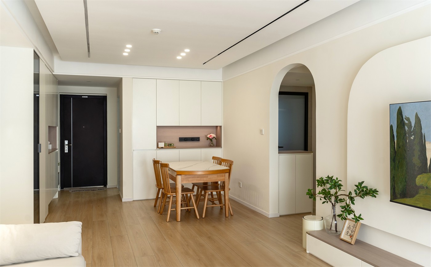 保利领秀广场75平奶油风餐厅装修实景图