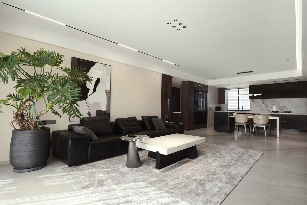 中海湖上景明意式轻奢137平客厅装修实景图