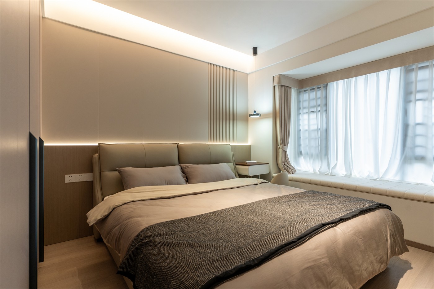 保利天悦台143平现代风格卧室装修实景图