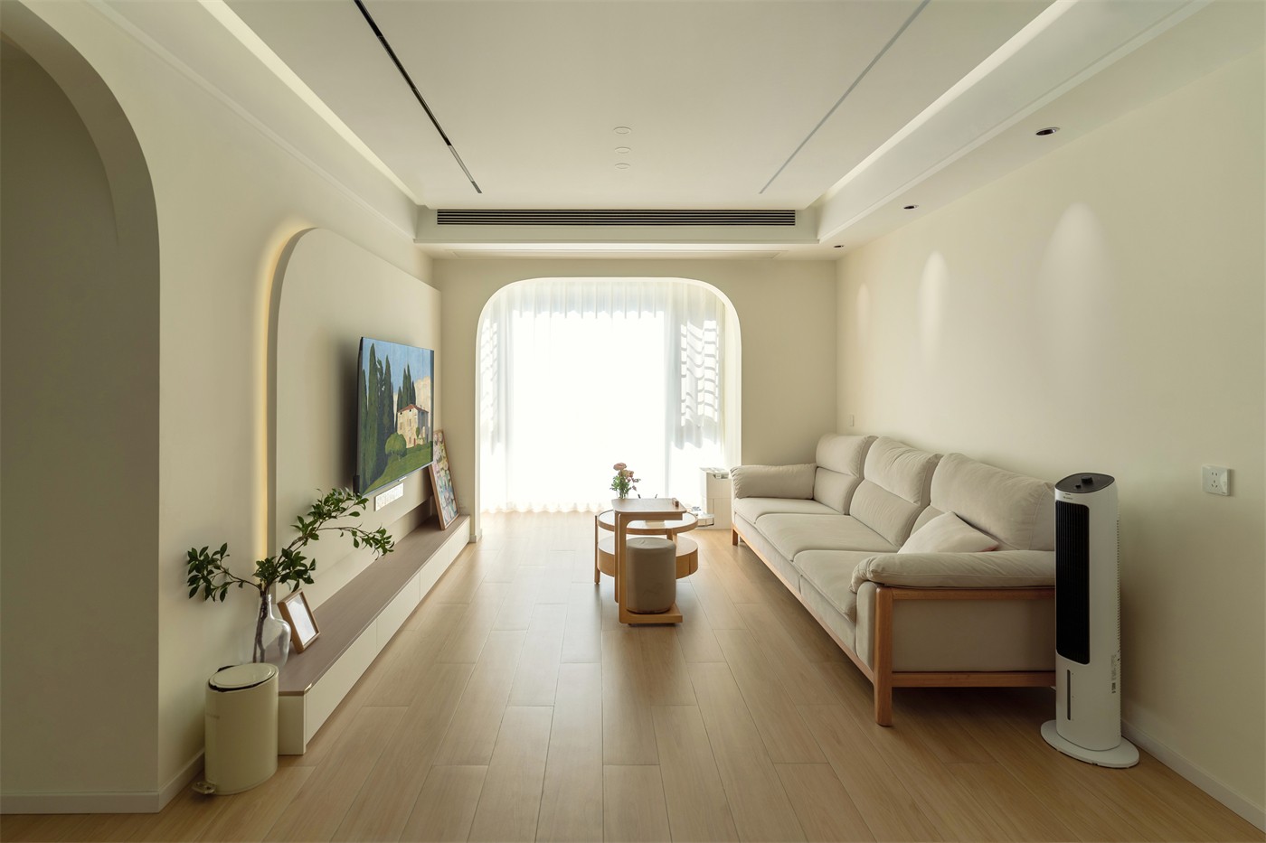 保利领秀广场75平奶油风客厅装修实景图