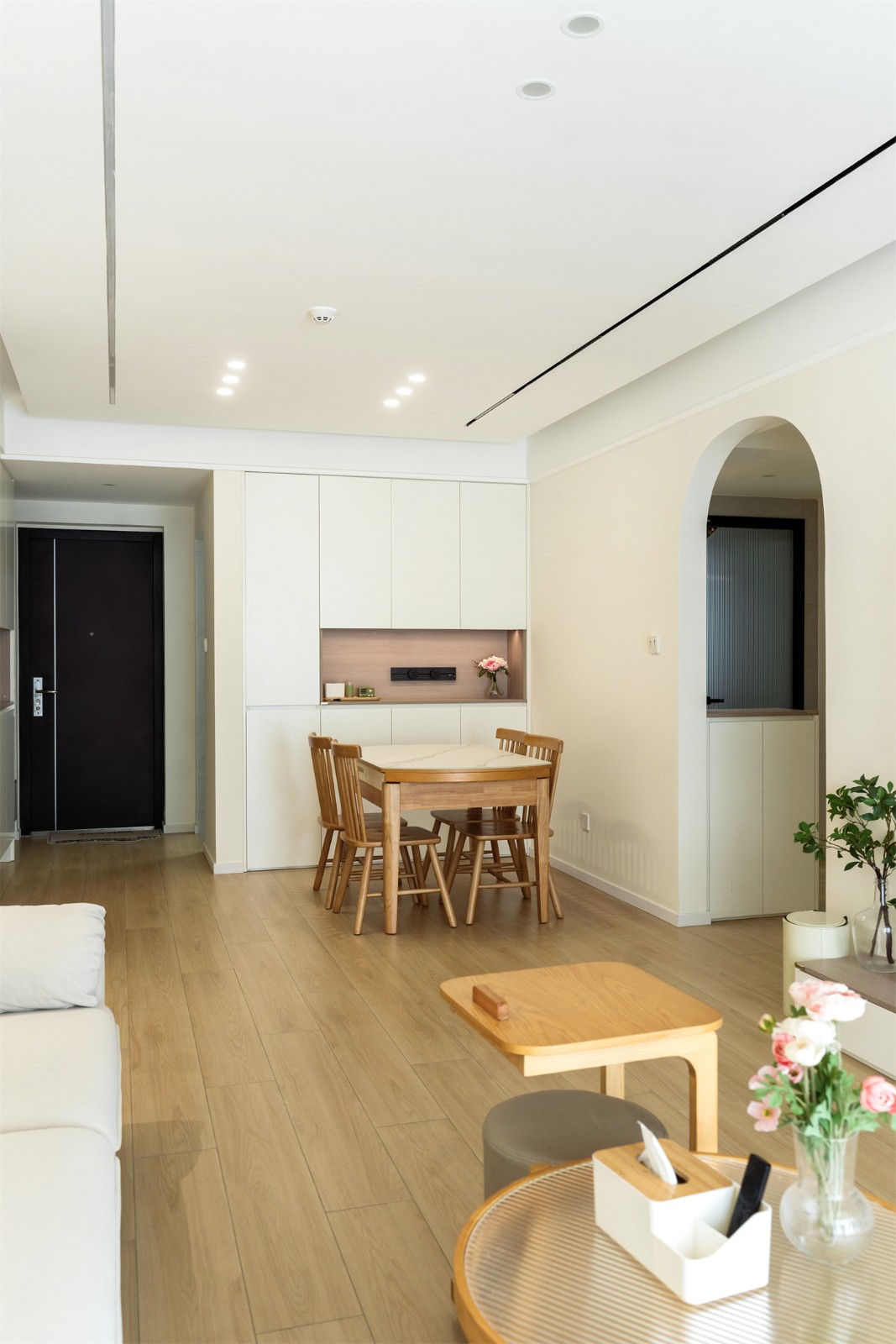 保利领秀广场75平奶油风卧室装修实景图