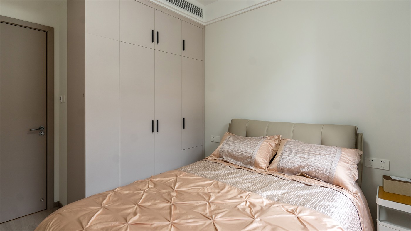 保利天悦台143平现代风格卧室装修实景图