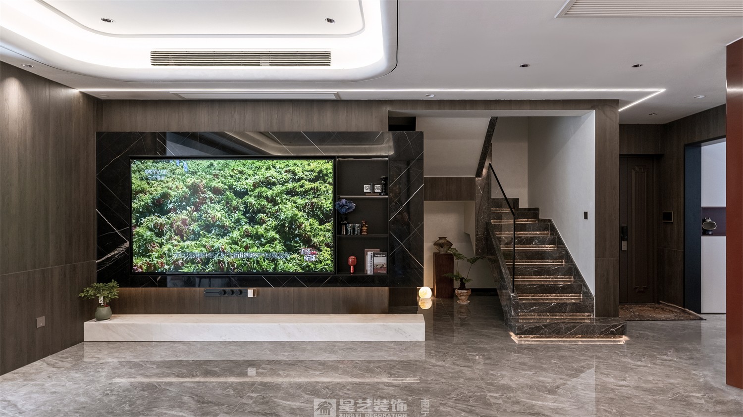 建发五象印月300平现代轻奢客厅装修效果图