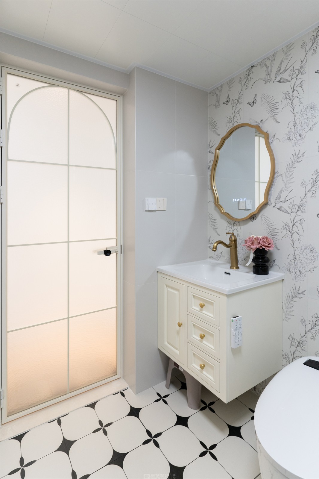 东方尊府118平中古风卫生间装修完工实景图