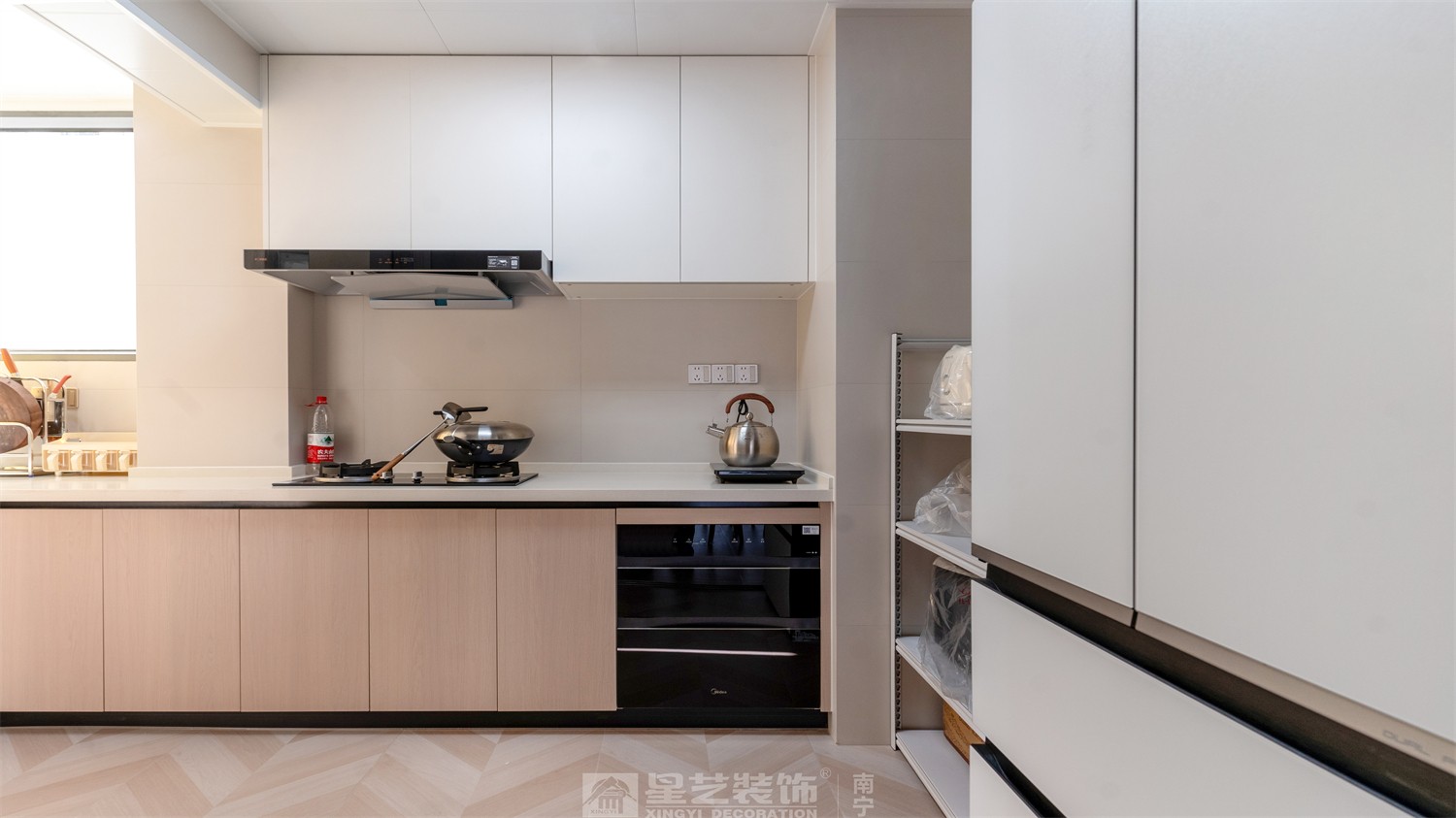 华润西园悦府86平原木风厨房装修完工实景图
