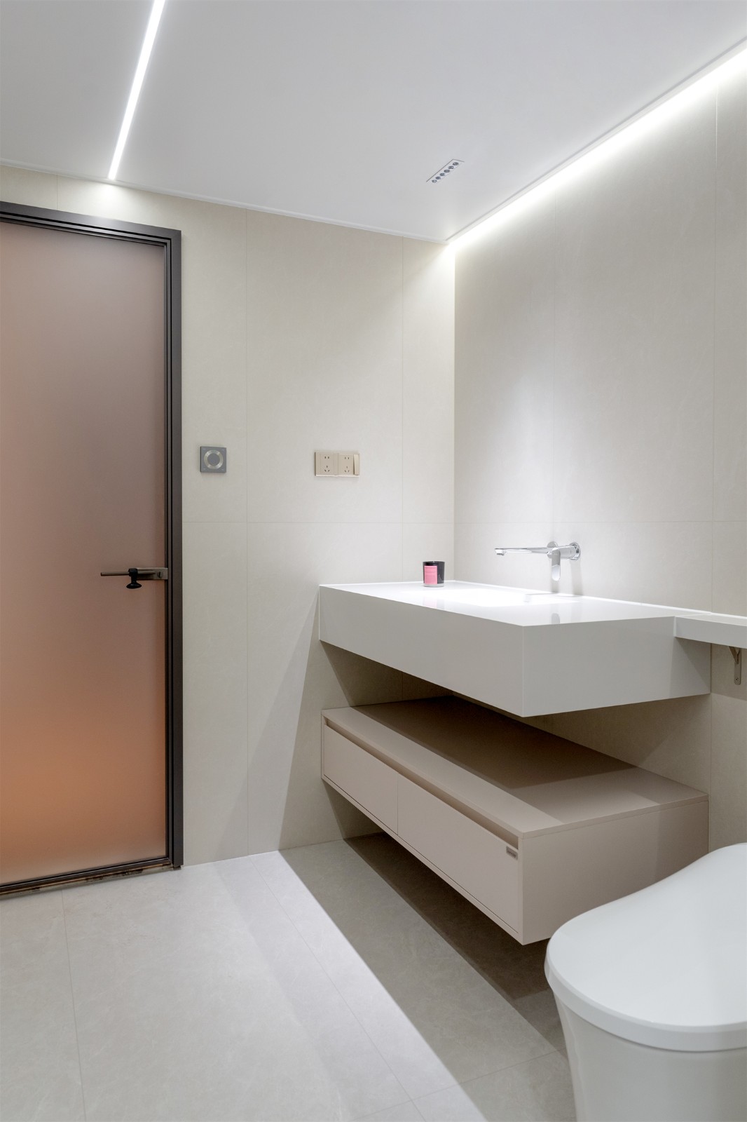 龙光玖珑湖271平现代风格卫生间装修实景图