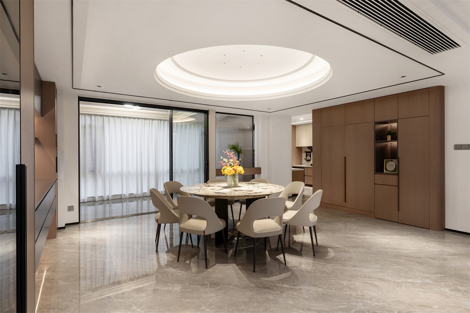 龙光玖珑湖271平现代风格餐厅装修实景图