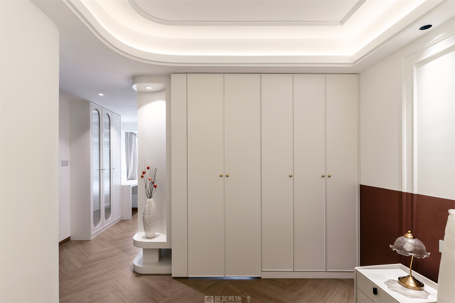 华润中山府113平法式中古衣帽间装修完工实景图
