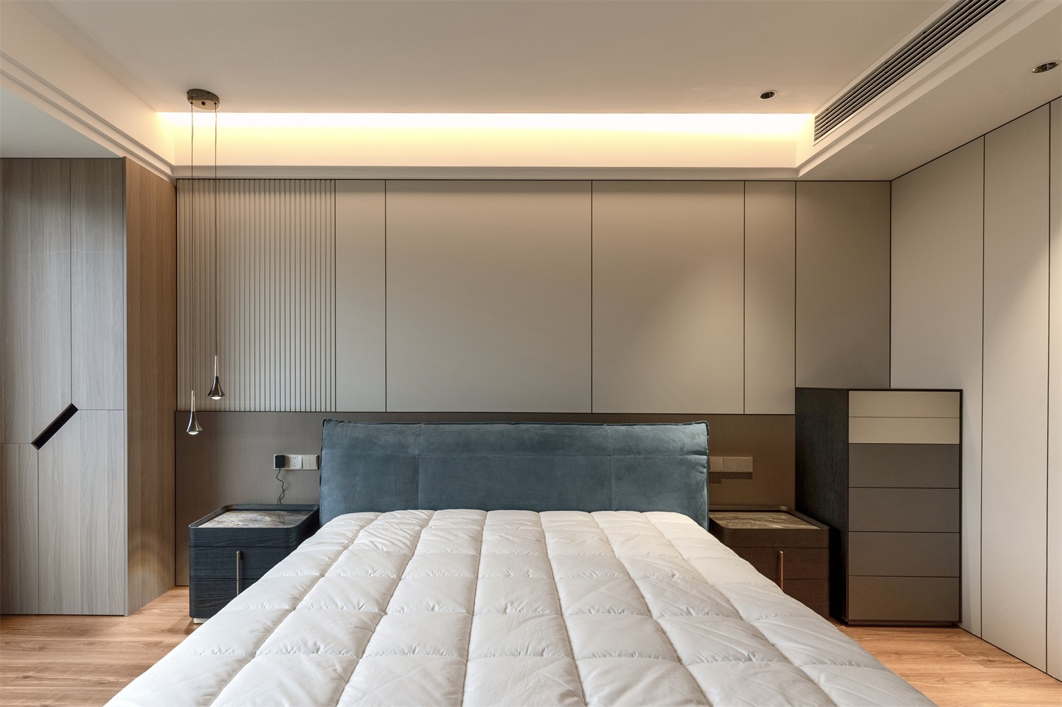 龙光玖珑湖271平现代风格卧室装修实景图