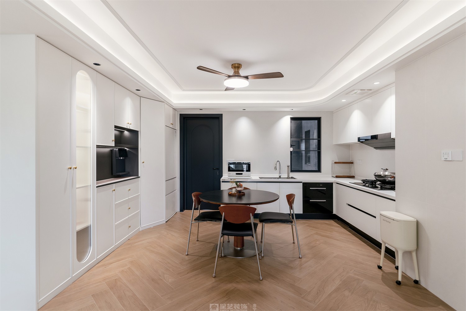 华润中山府113平法式中古厨房装修完工实景图