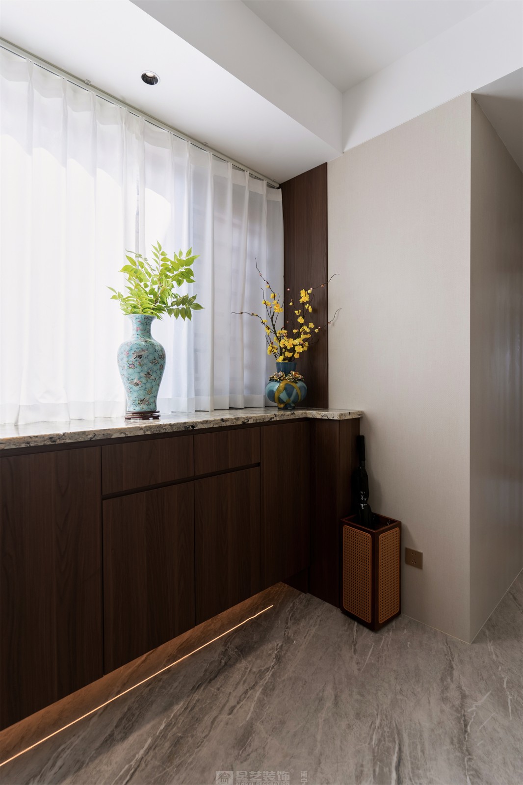 东方皇城260平简约中式入户完工装修实景图