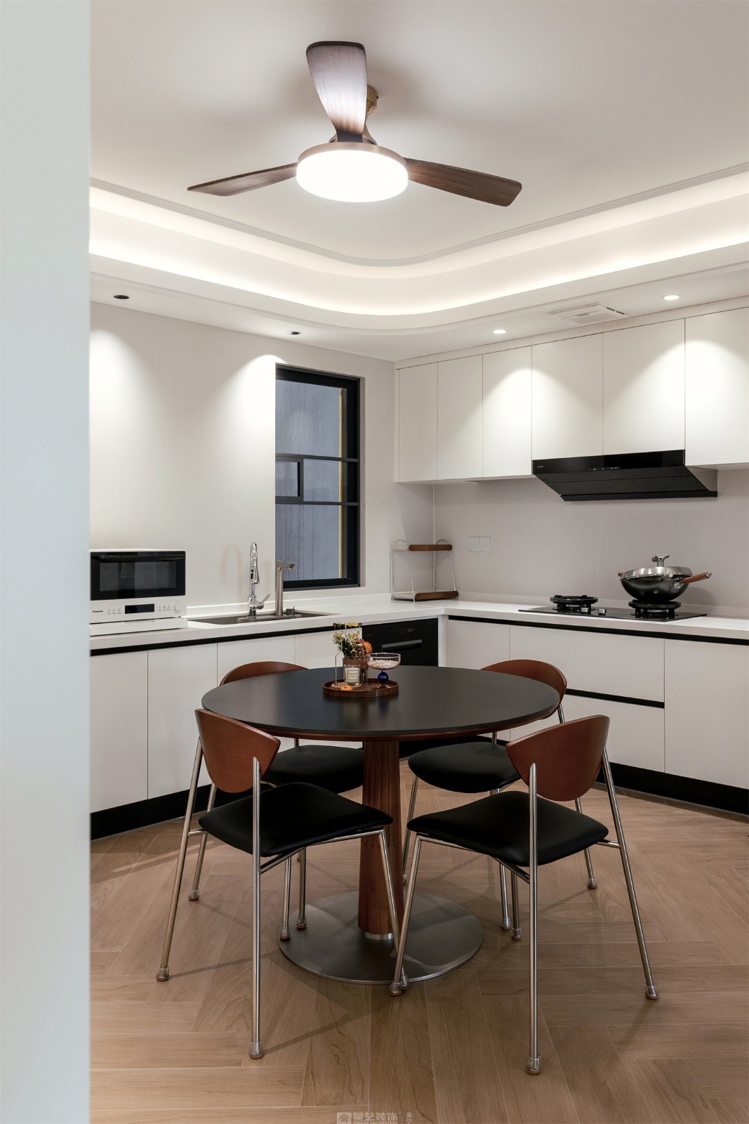 华润中山府113平法式中古厨房装修完工实景图