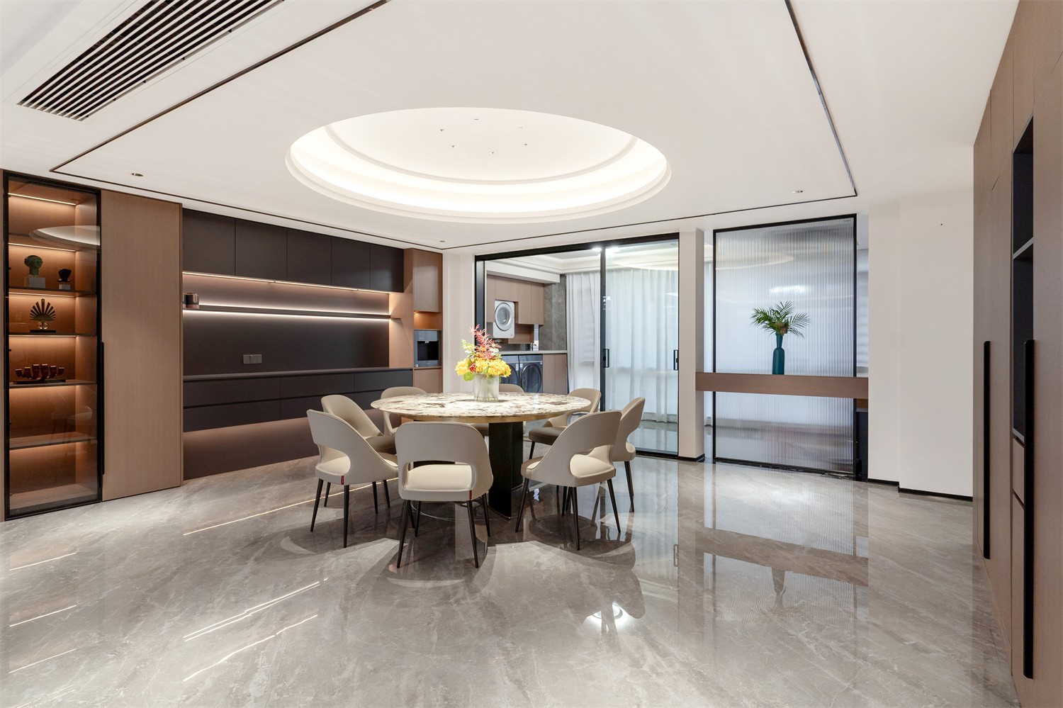 龙光玖珑湖271平现代风格餐厅装修实景图