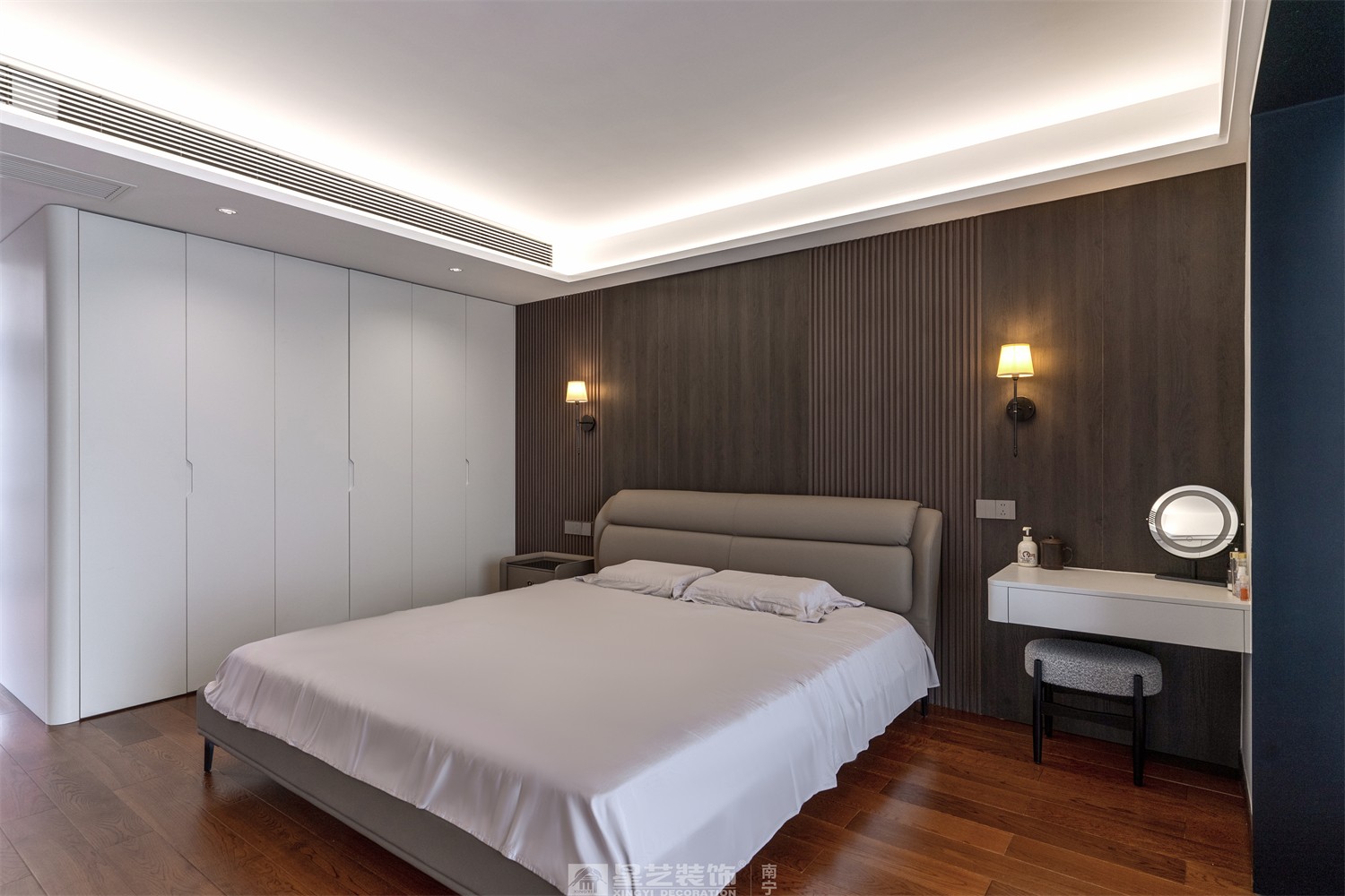 建发五象印月300平现代轻奢卧室装修效果图