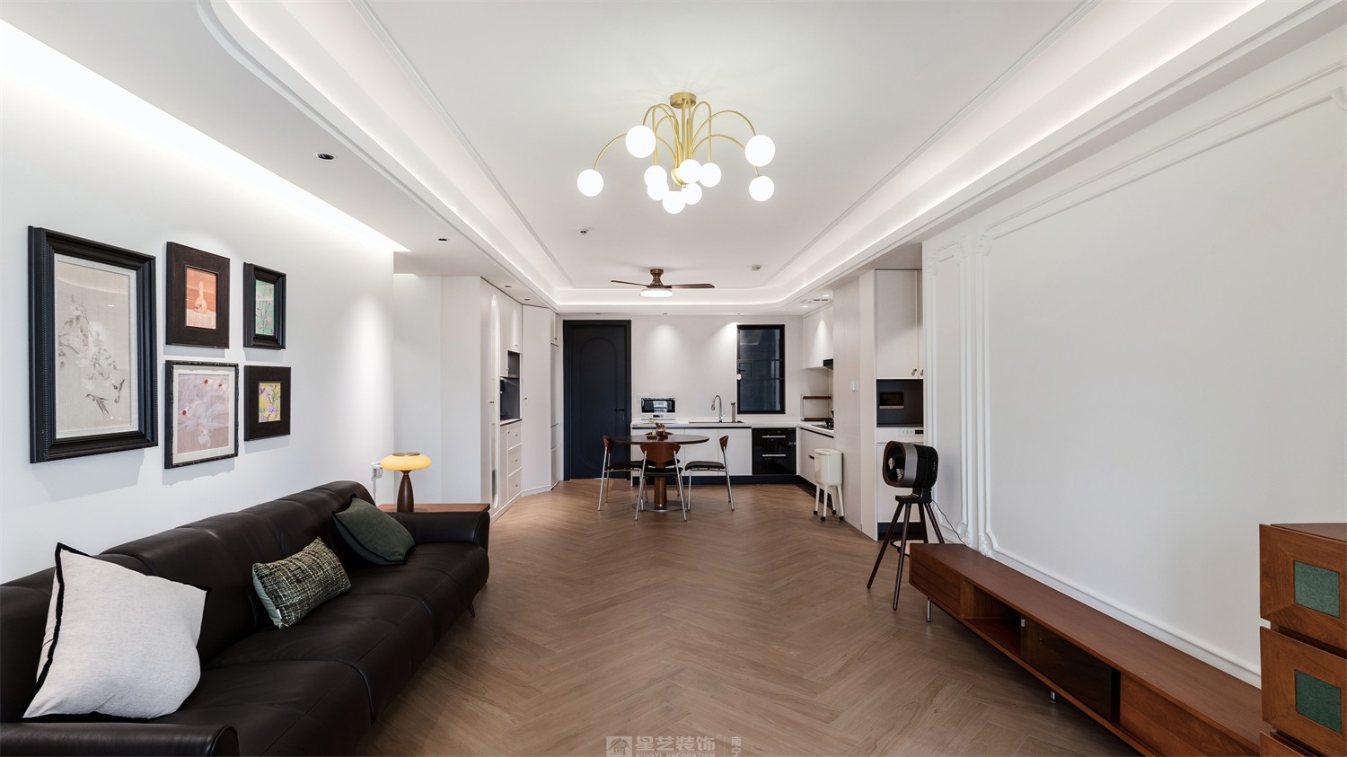 华润中山府113平法式中古客厅装修完工实景图