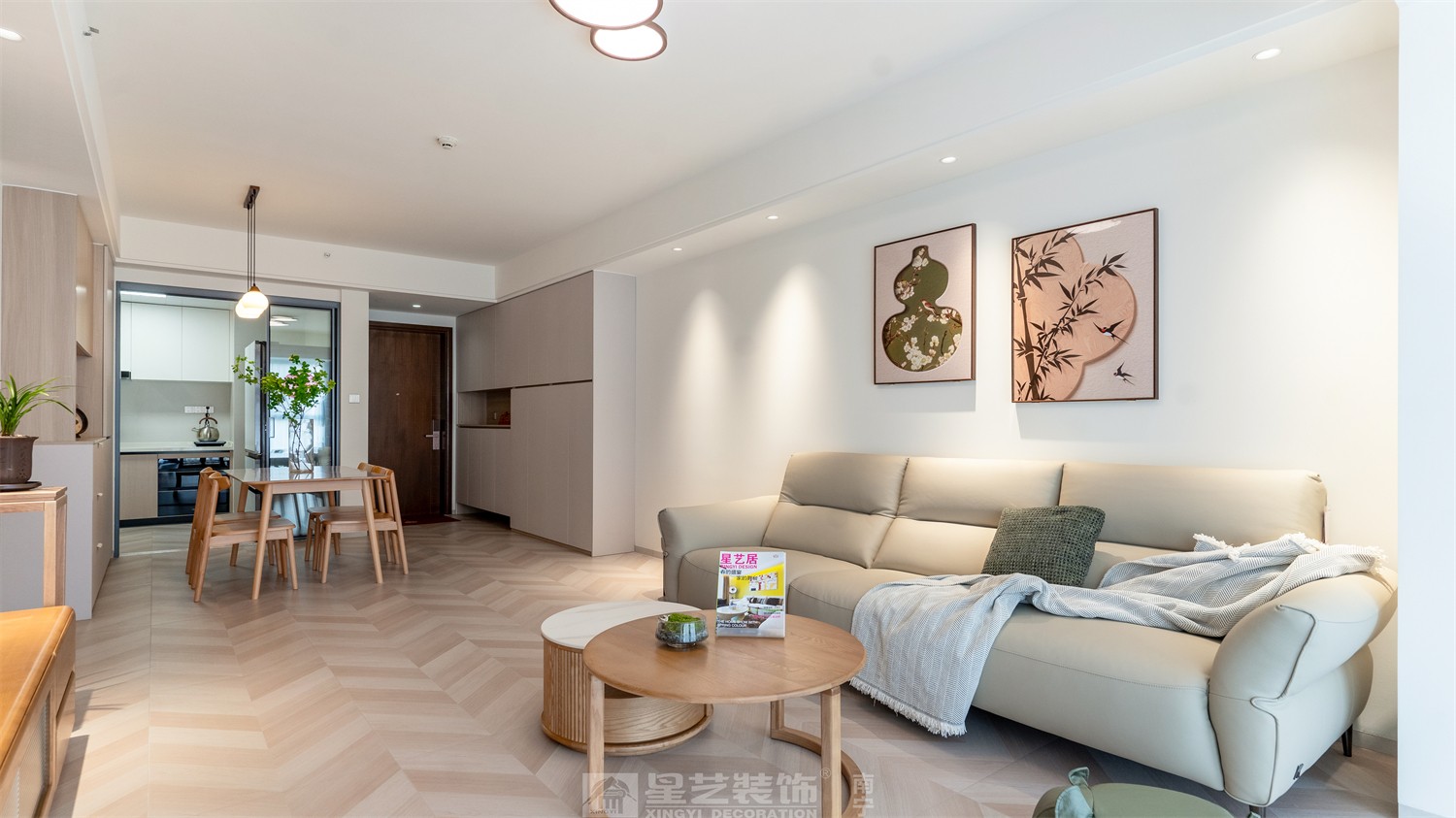 华润西园悦府86平原木风客厅装修完工实景图
